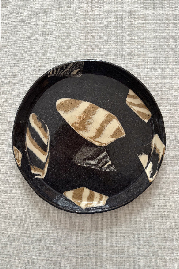 Nerikomi Geo Plate Noir and Sand grid image