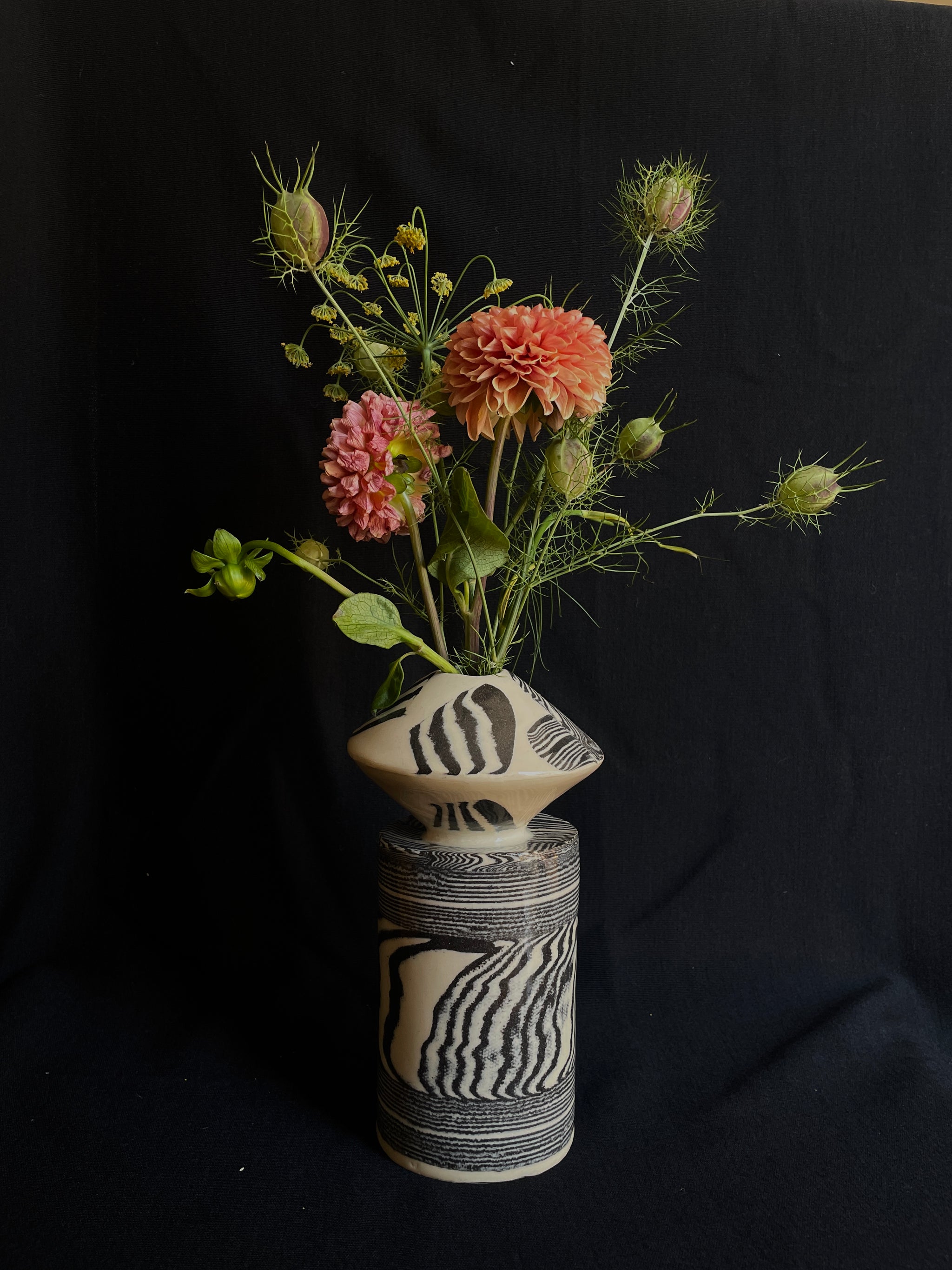Moiré Floral Vessel Noir/Cream