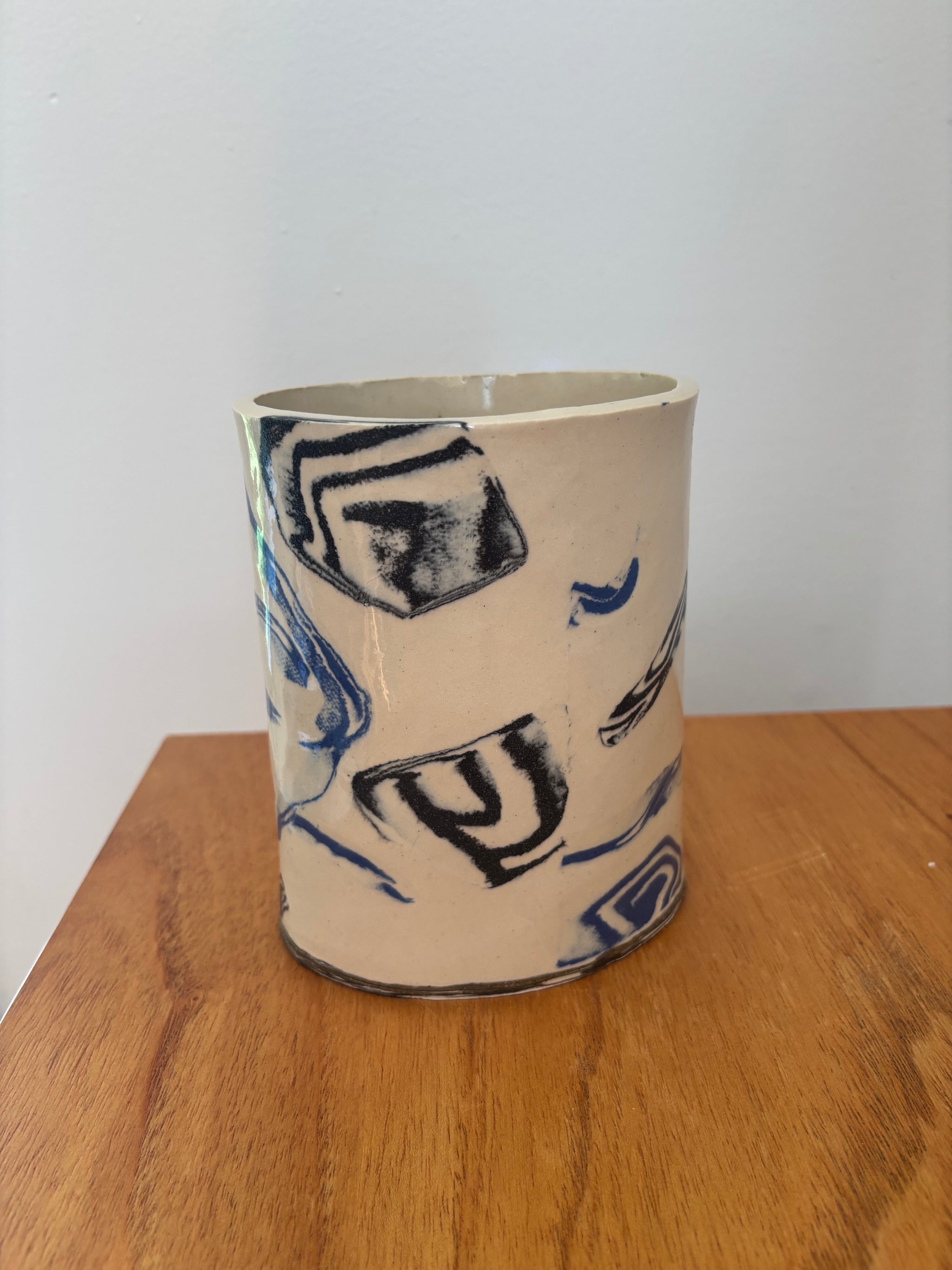 Geo Floral Vessel Cream/Indigo