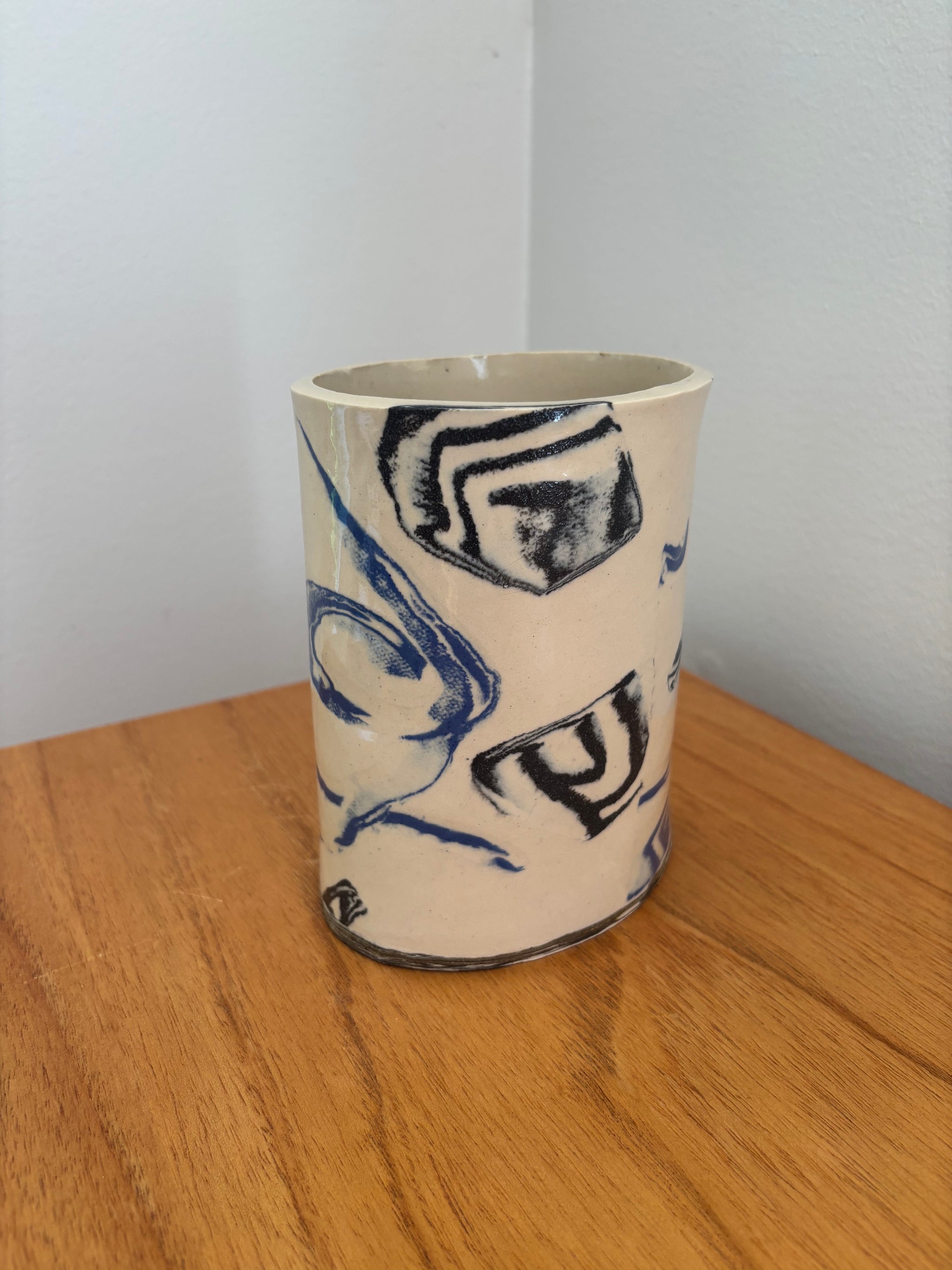 Geo Floral Vessel Cream/Indigo