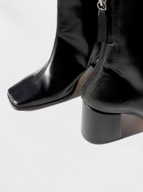 About Arianne Nico Bold Black