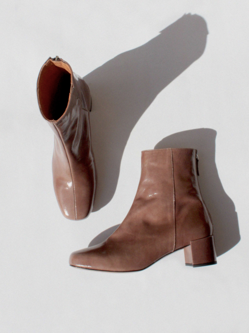 About Arianne Leo Taupe