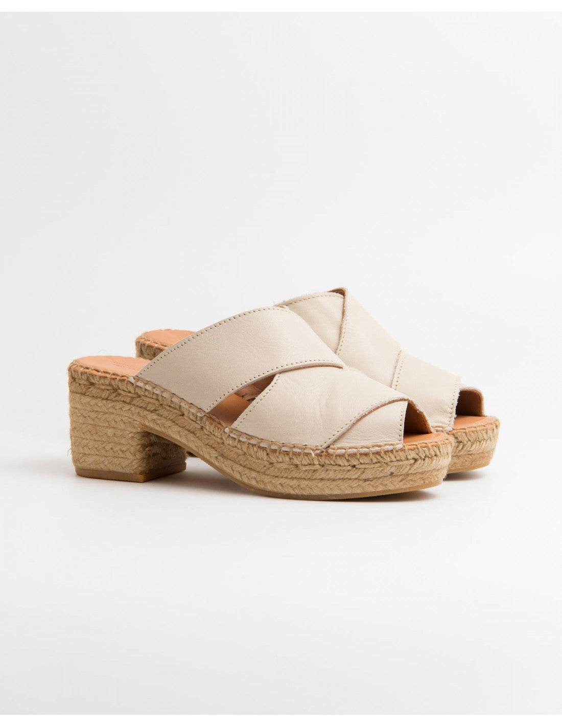 Naguisa Taimen Mule Ecru