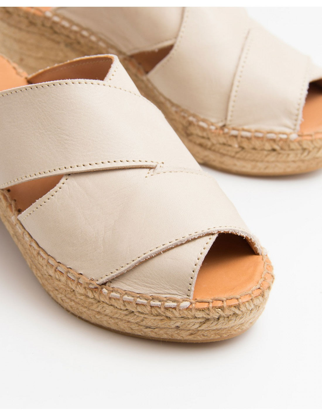 Naguisa Taimen Mule Ecru